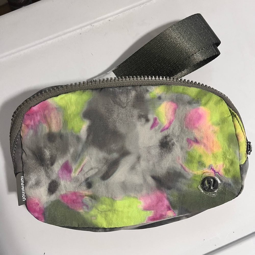 💗NEW💗 Lululemon athletica Tie-Dye Belt Bag💗
